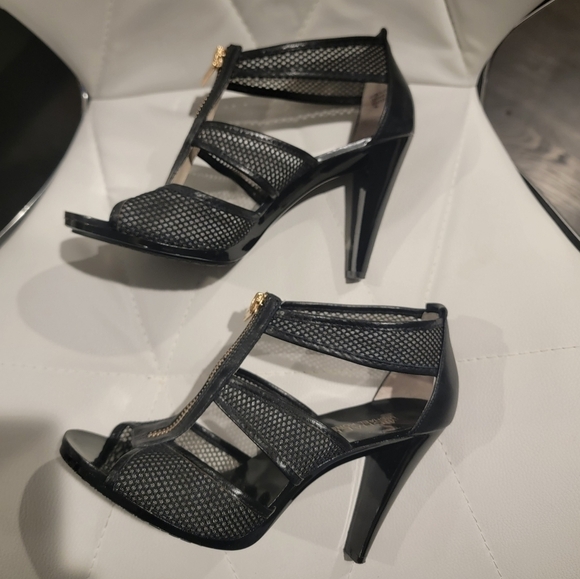 MICHAEL Micheal Kors Berkley T-Strap Mesh Heel Sandal Size 7 - Picture 8 of 10